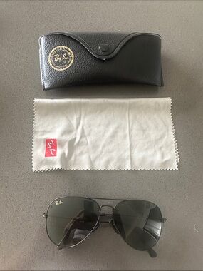Ray-Ban Aviator Sunglasses in Black with Green Lenses